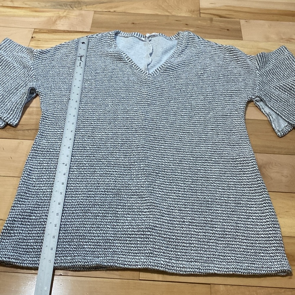 BCBGeneration V-Neck Ruffle Sleeve Tunic - Picture 10 of 12